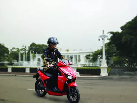 Pernah Dipakai Jokowi! Ternyata Angsuran Motor Listrik Gesits Hanya Rp450 Ribuan Per Bulan, Cek Skema Cicilan di Sini