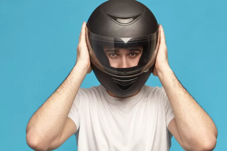 Tips dan Trik Cara Agar Kepala Tidak Gatal Saat Pakai Helm, Auto Nyaman Seharian!