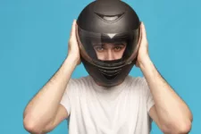 Jangan Asal! Ini Tips Mencuci Helm Supaya Tetap Bersih dan Wangi Setiap Hari