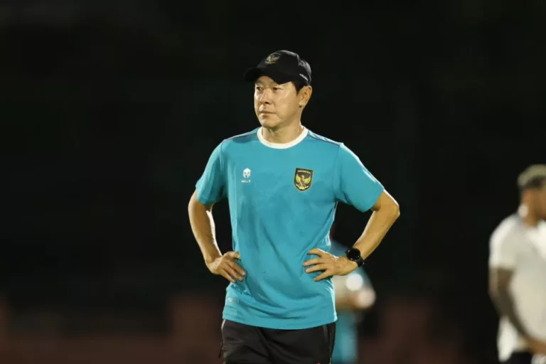 Pelatih Timnas Indonesia, Shin Tae-yong (STY) disebut mengalami stres hingga masuk rumah sakit jelang pertandingan melawan Irak dan Filipina. (Instagram/@shintaeyong7777)