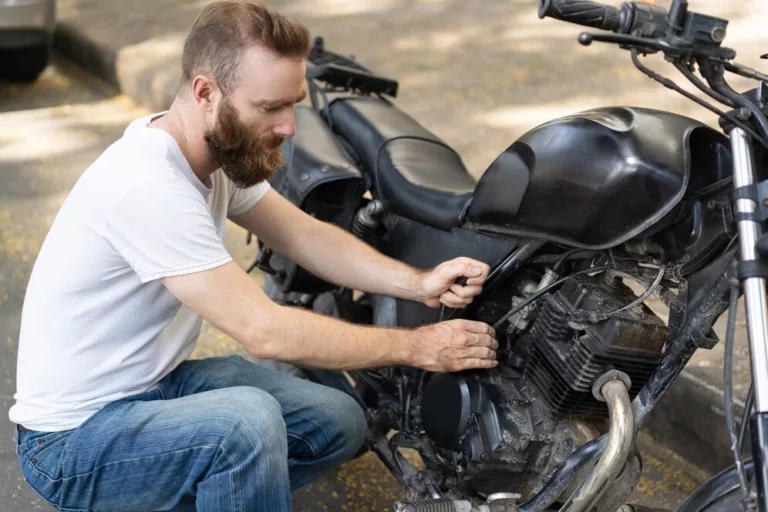 Ngeri! Ini Dampak Buruk dan Bahaya Pakai Oli Motor Palsu, Bisa Bikin Turun Mesin?